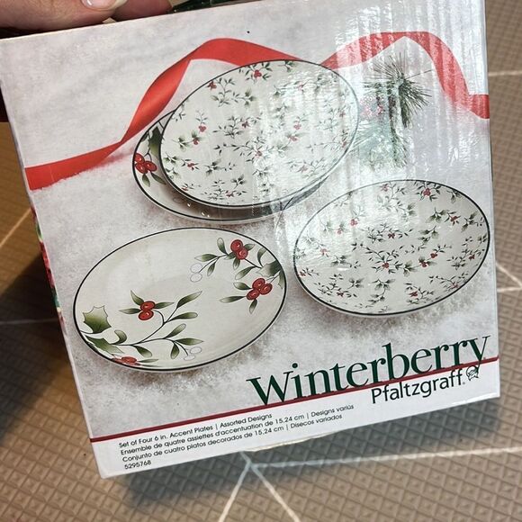 Pfaltzgraff

Winterberry 3-Piece Appetizer Plate Set - Picture 2 of 3